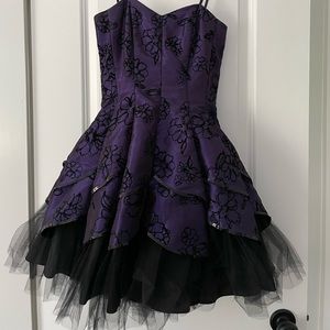 Short Purple strapless dress with Tull
